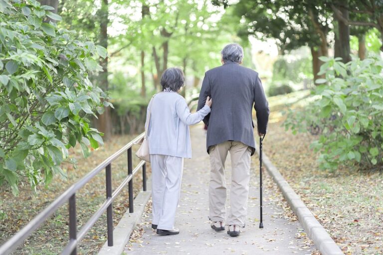 綺麗に、長距離歩くための歩行のメカニズム! | 老人ホーム検索ガイド